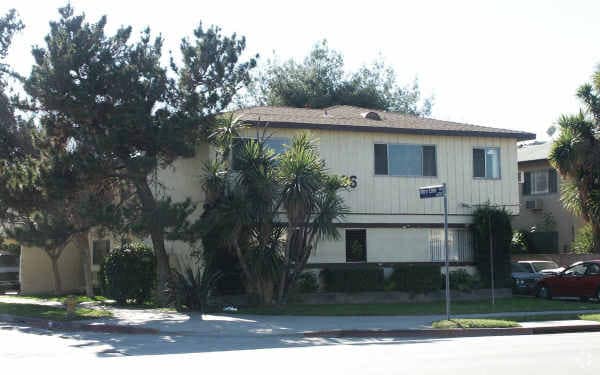 Building Photo - 13136 Victory Blvd
