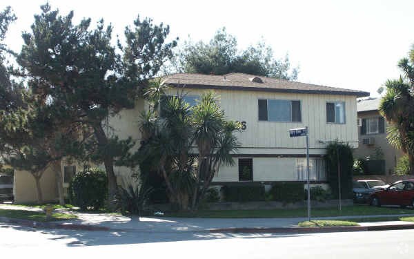 Foto del edificio - 13136 Victory Blvd