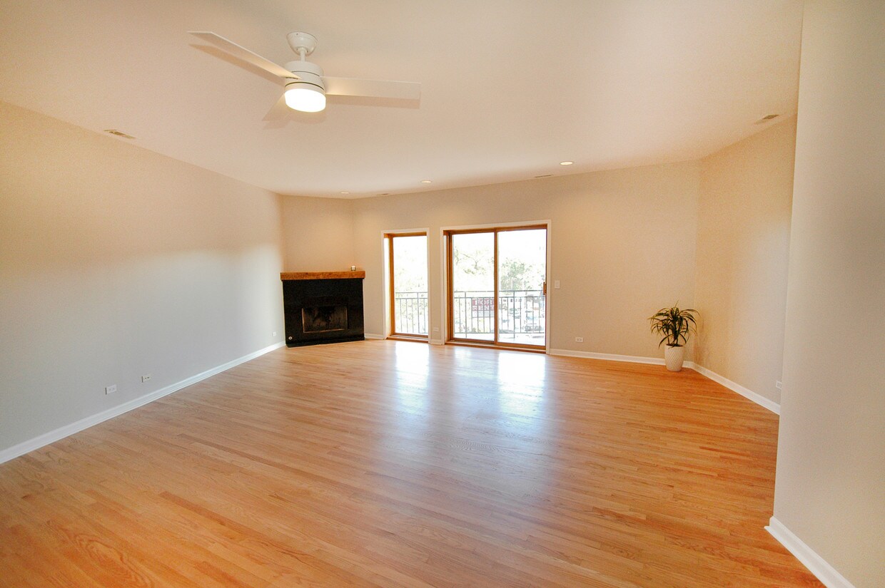 Primary Photo - 1132 N Milwaukee Ave