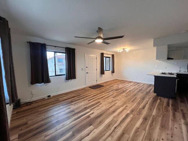 Building Photo - Longterm Unfurnished Condo