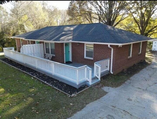 Foto del edificio - 1533 Dickson Dr