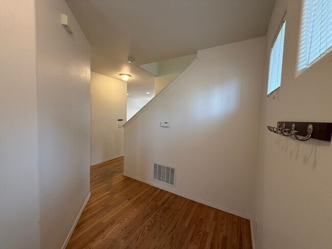 Building Photo - 3 Bed/2.5 Bath Single Family Home in River Canyon Estates - BRAND NEW CARPET