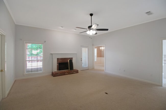 Foto del edificio - 345 Avonlea Ln