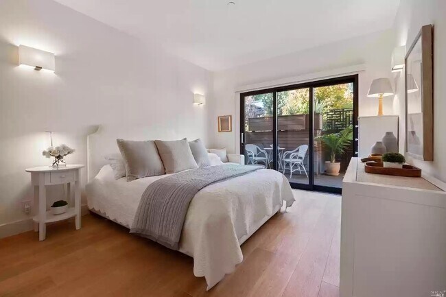 Foto del edificio - 37 Lovell Ave
