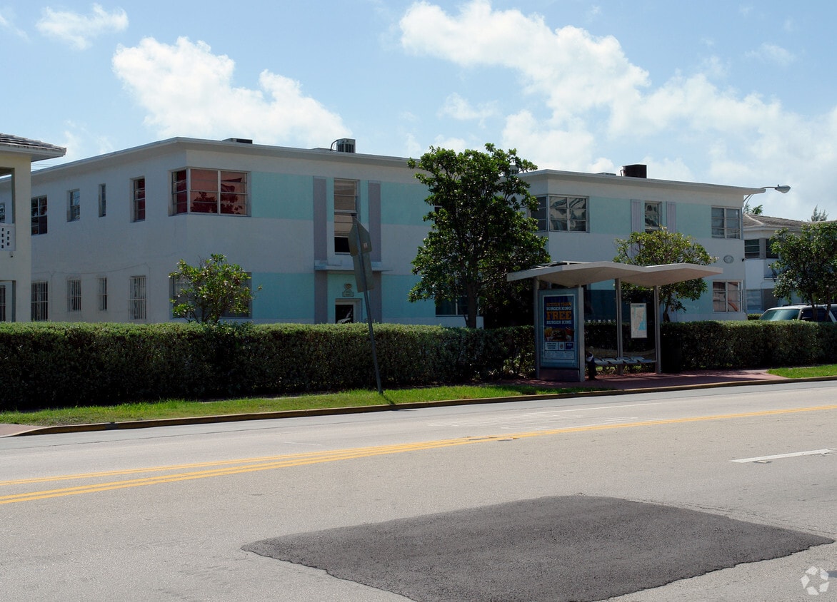 Apartments at 801-815 Alton Rd - Alton Suites