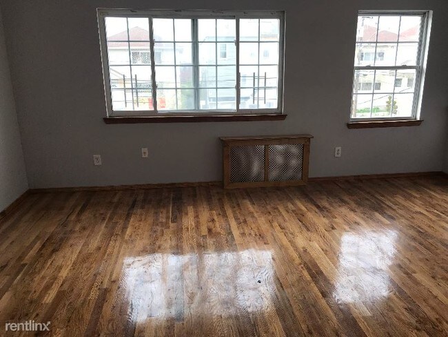 Foto del edificio - 69-55 Almeda Ave