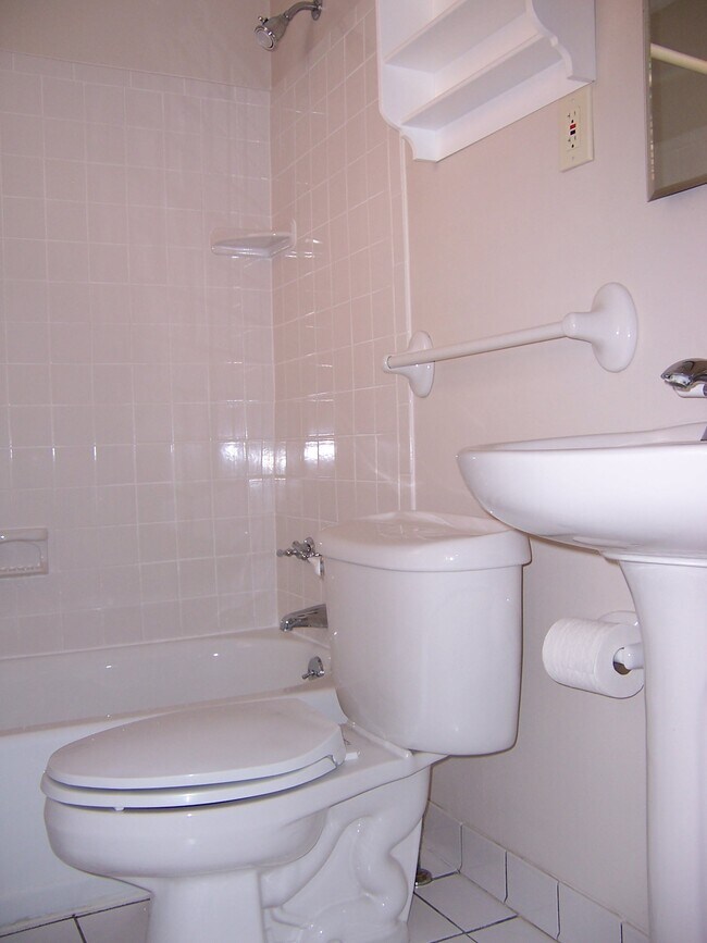 705 Kewanna Ave Unit John Melucci, Pittsburgh, PA 15234 Apartments in