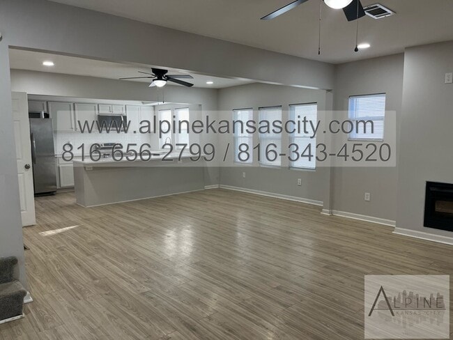 Building Photo - Beautiful Midtown Rehab! Open Layout!