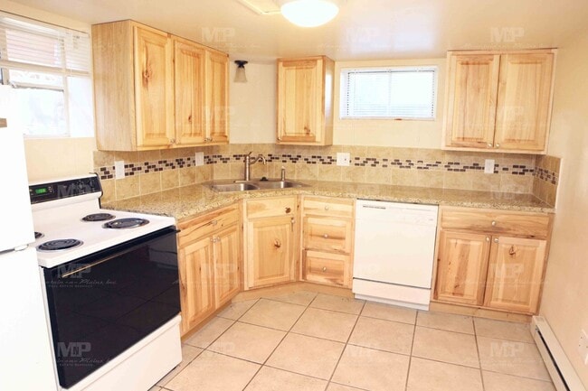 Building Photo - One Bedroom Unit, Walk to CSU