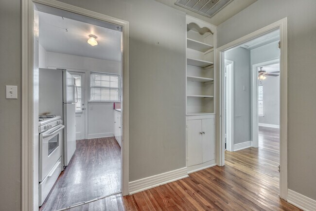 Foto del edificio - 416 E 8th St