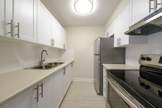 Building Photo - The Huron Apartments