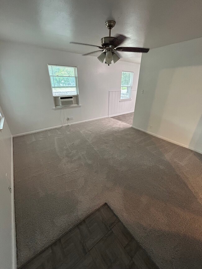 Building Photo - 708 Sunny Ln