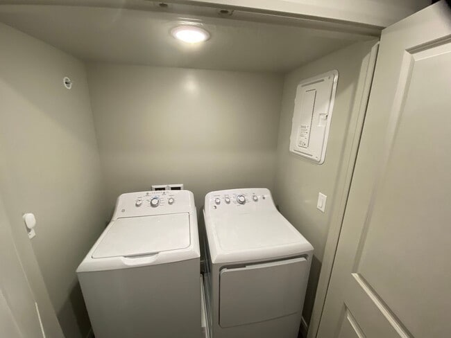 Foto del edificio - Great 2 bed 1 bath place, built in 2024