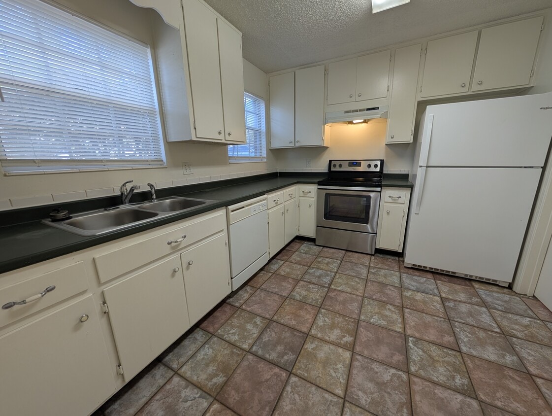 Foto principal - 2397 Gregory Dr