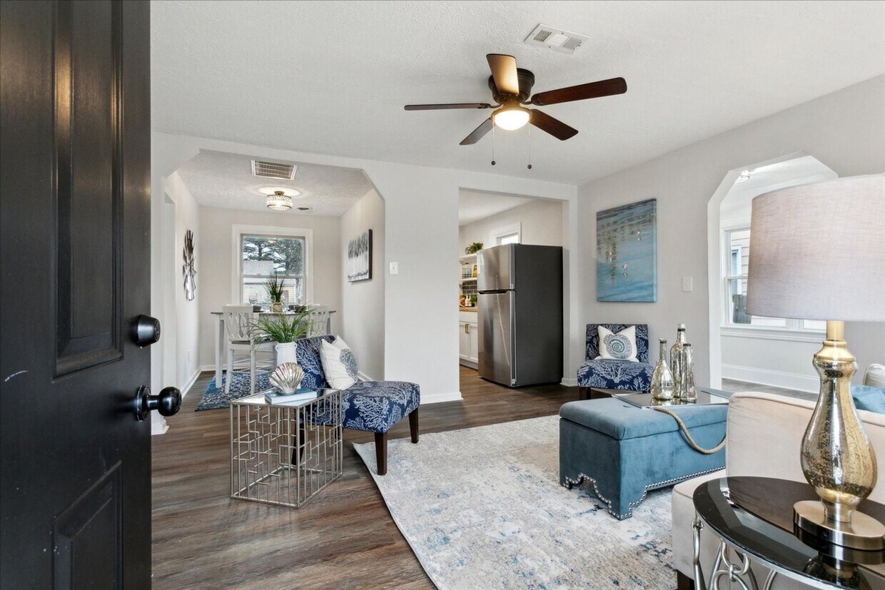 Foto principal - Renovated home in Heart of Hampton Roads