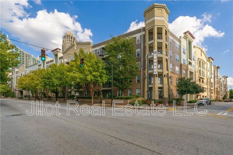 Foto principal - 390 17th St NW