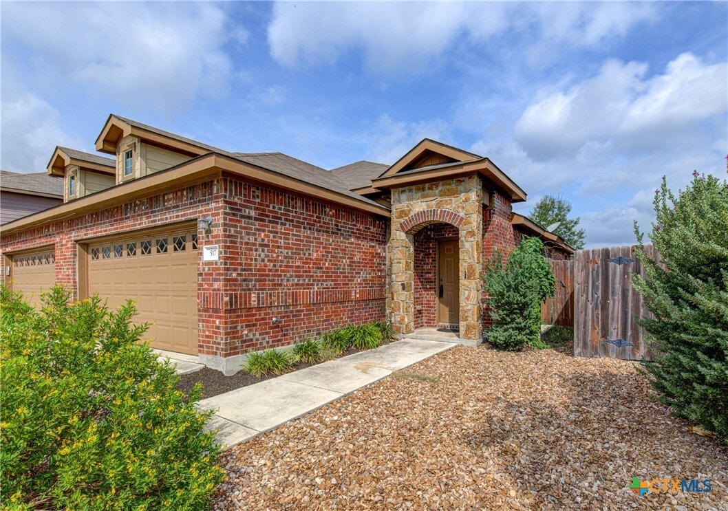 Primary Photo - 517 Creekside Cir