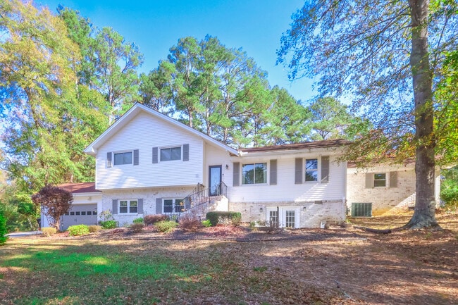 Foto del edificio - 225 Willow Lake Ln