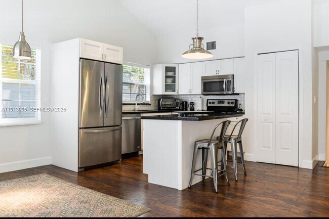 Foto del edificio - 7611 Abbott Ave