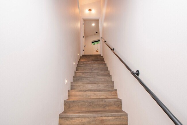 Foto del edificio - 392 Buck Loop Rd