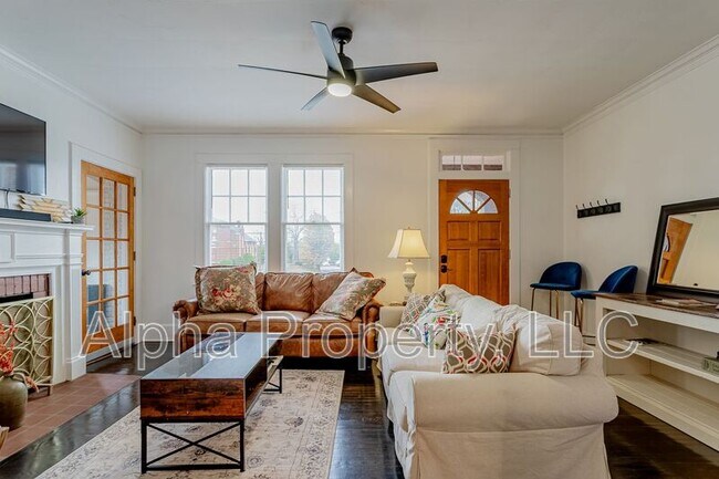 Building Photo - 710 Augusta St