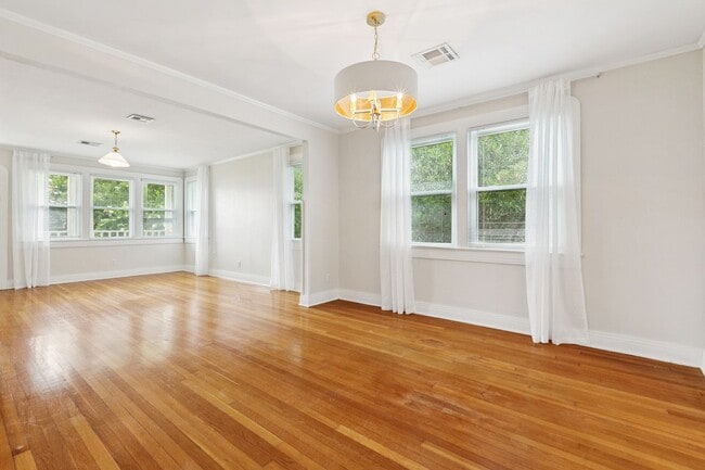 Building Photo - 67 S Wren St