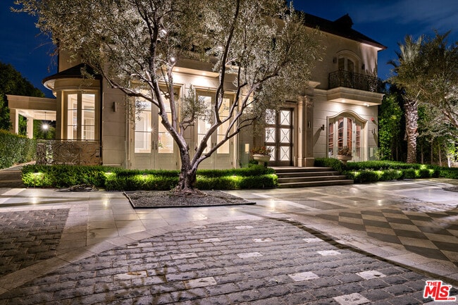 Building Photo - 718 N Rodeo Dr
