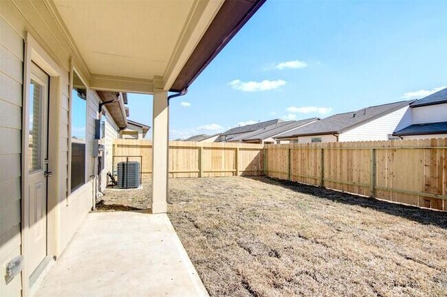 Foto del edificio - 12238 Roy Mix Bohn Lane