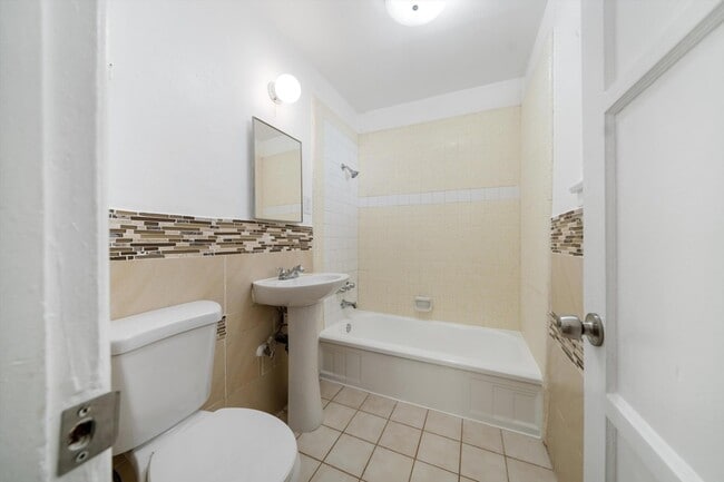 Foto del edificio - 44524 Cedar Ave