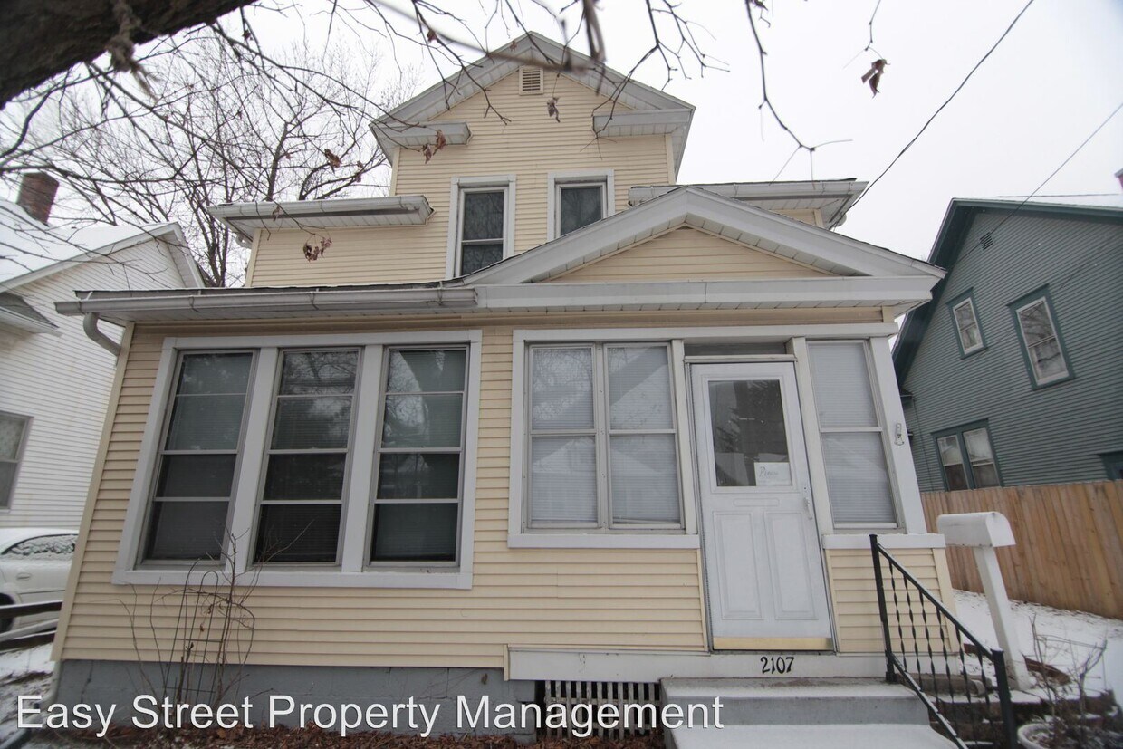 Primary Photo - 3 br, 1 bath House - 2107 Washington St.