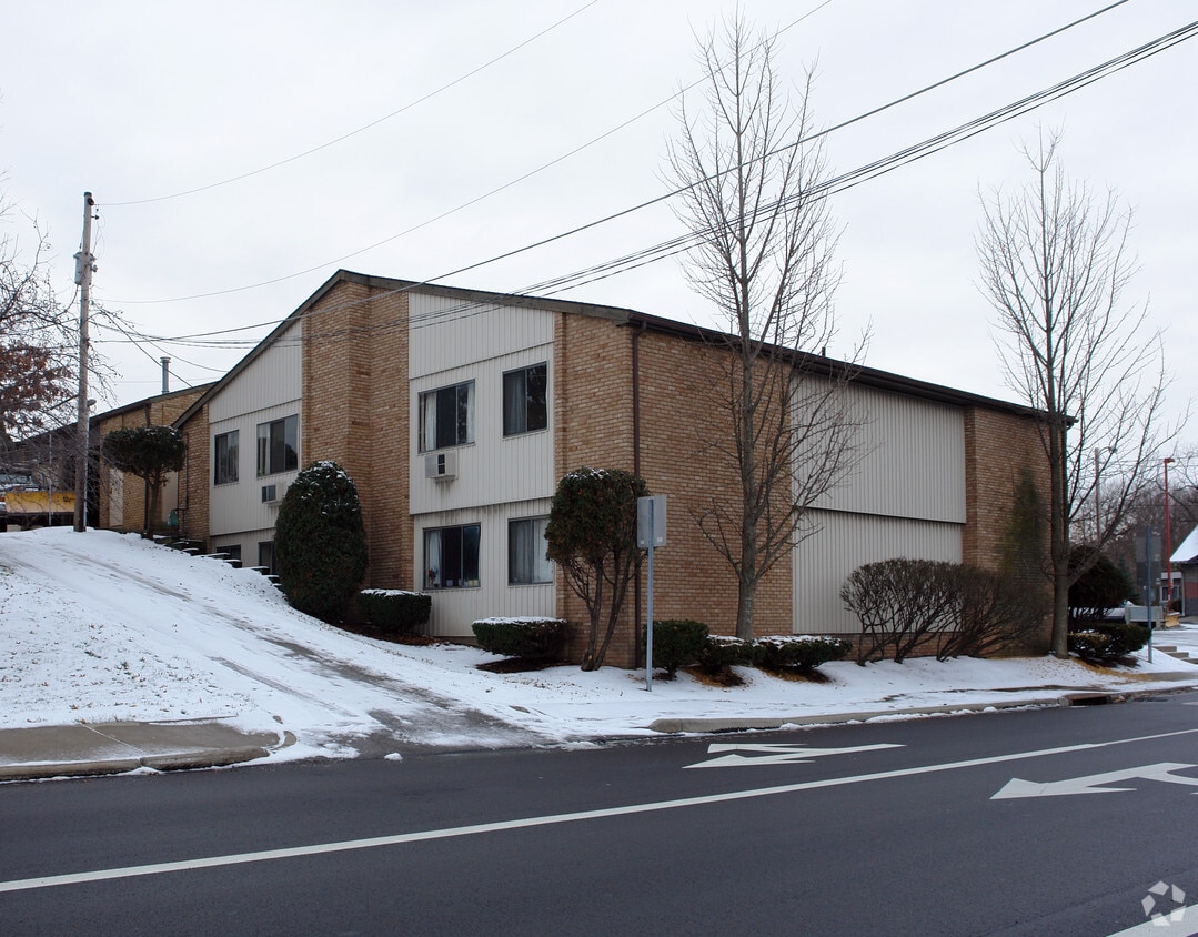 Building Photo - 93 S Main St