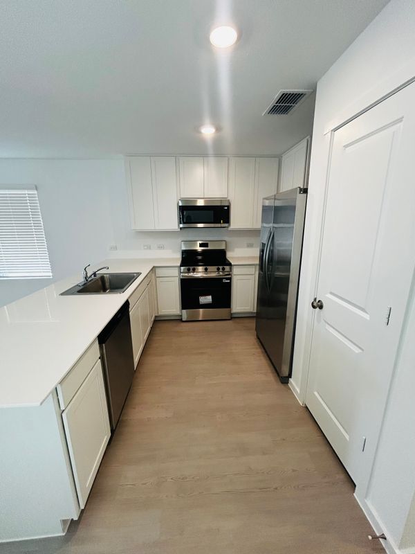 Building Photo - 6310 Sandpiper Ln