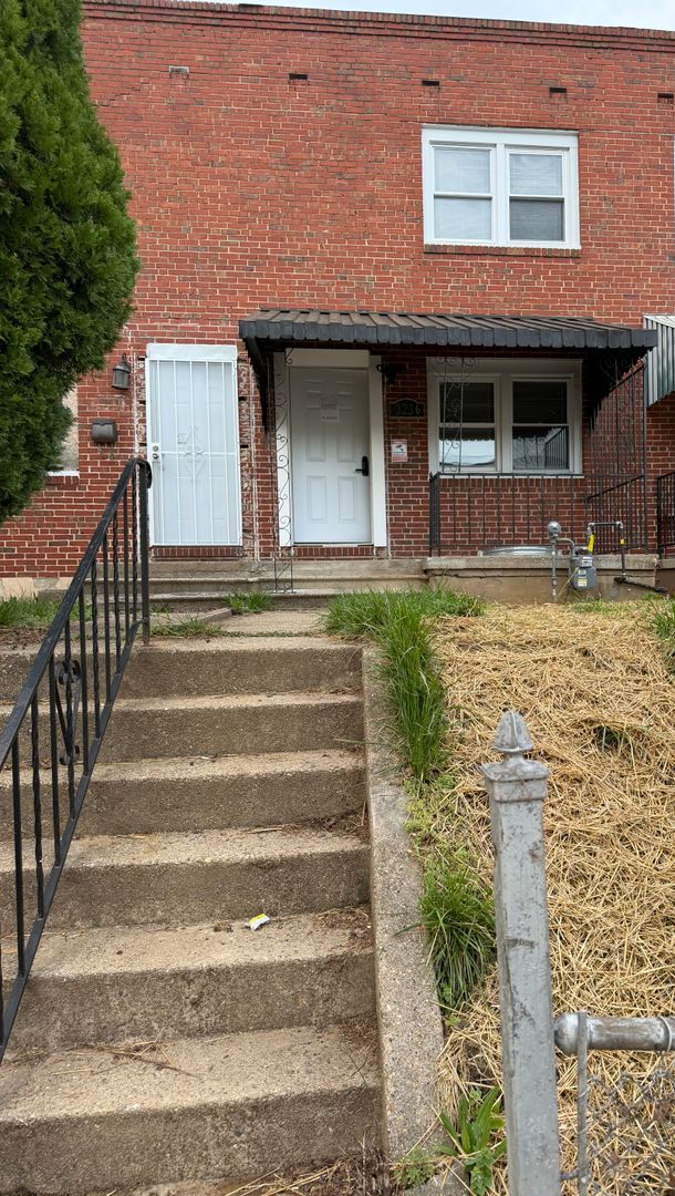 Building Photo - 3236 Lohrs Ln