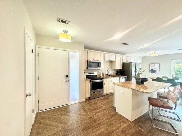 Foto del edificio - 1002 Julia Ave