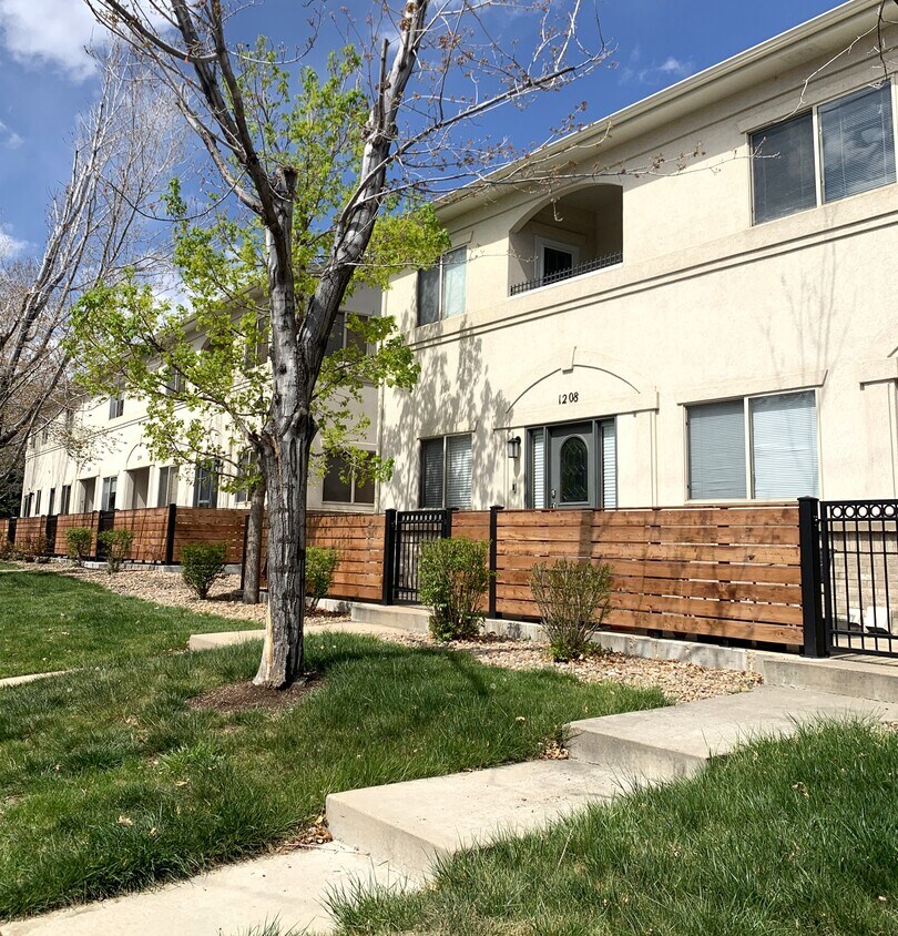 Primary Photo - 1208 8th St