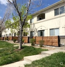 Building Photo - 1208 8th St