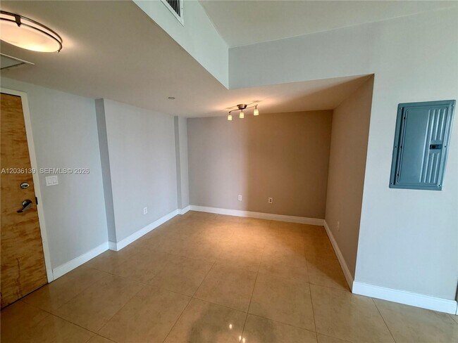 Foto del edificio - 350 S Miami Ave