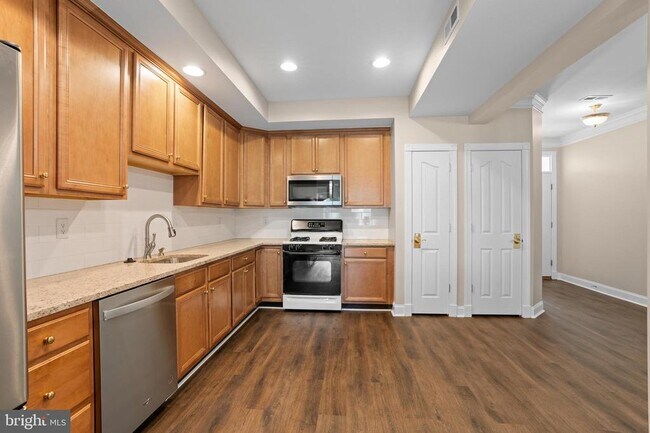 Building Photo - 374 Brittany Ct