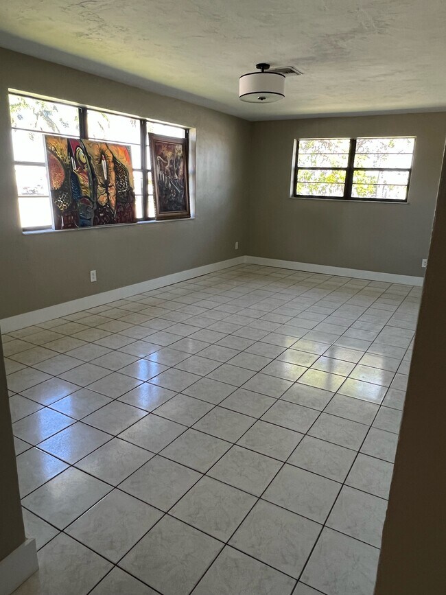 Foto del edificio - 7045 NW 28th Ave