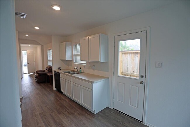 Building Photo - 1603 Oleander Grns Dr