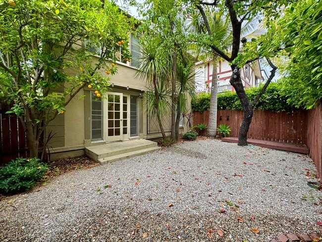 Building Photo - Excellent Location Large 1 Bed with a Huge Private Yard