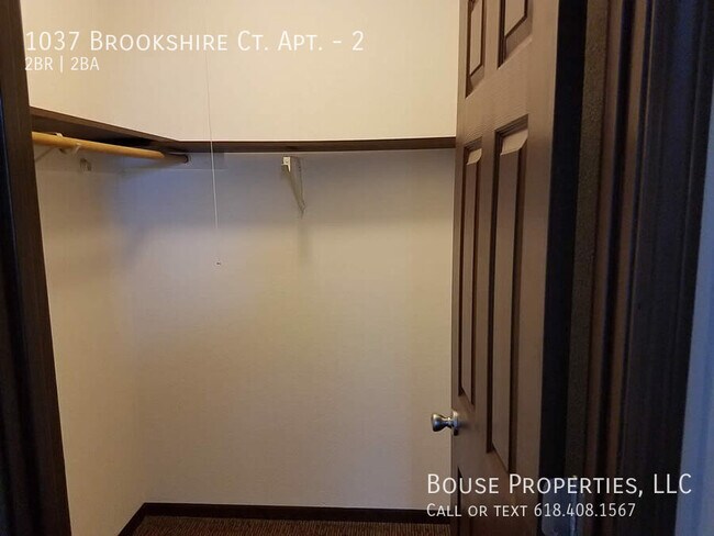 Foto del edificio - 1037 Brookshire Ct