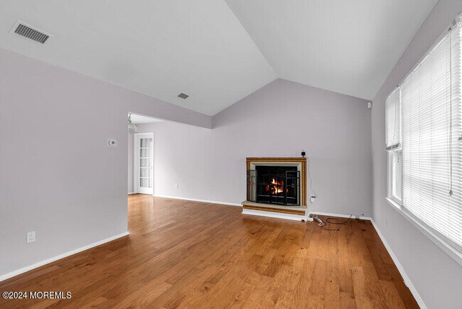 Building Photo - 601 Bismarck St