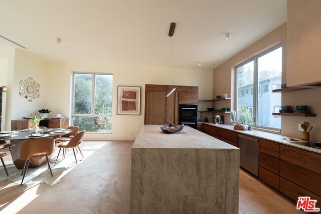Foto del edificio - 1264 Hyperion Ave