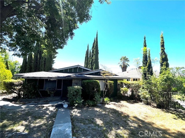 Building Photo - 3360 E Sierra Madre Blvd