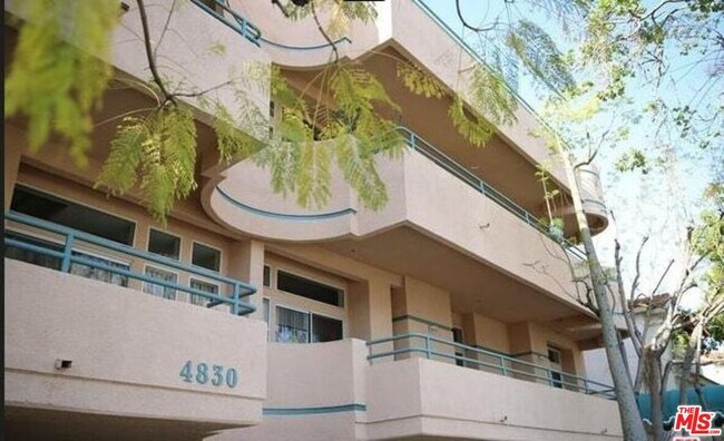 Foto del edificio - 4830 Elmwood Ave