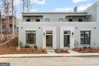 Building Photo - 10879 Serenbe Ln