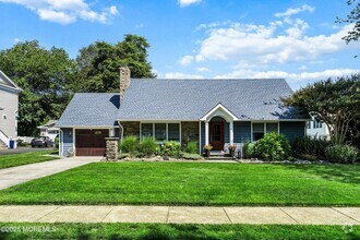 Building Photo - 1204 Holly Pl