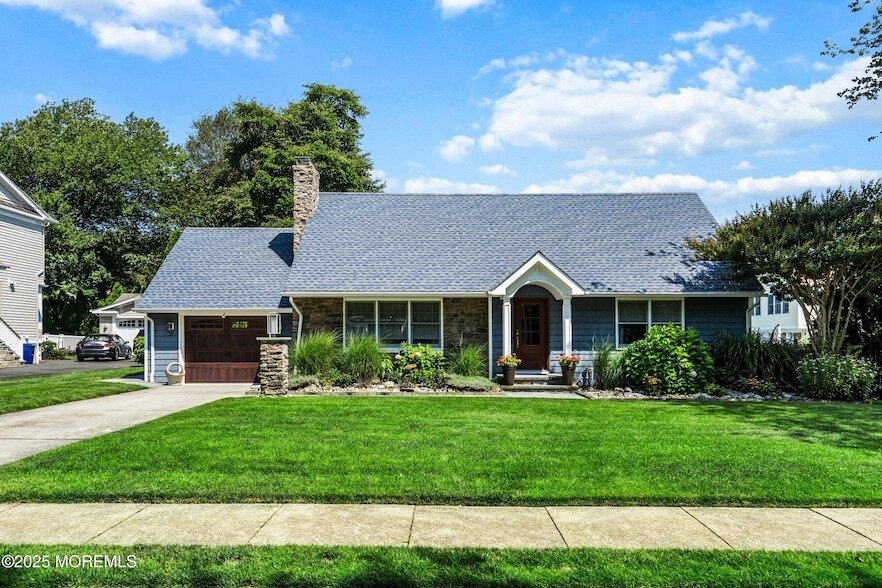 Primary Photo - 1204 Holly Pl