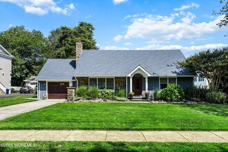 Building Photo - 1204 Holly Pl